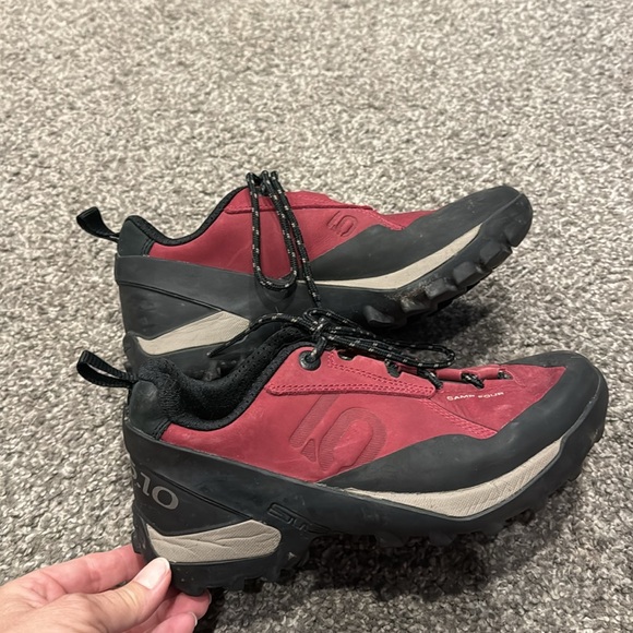 Five Ten. Camp Four Womens 7.5 hiking, canyoneering shoe - Picture 2 of 7